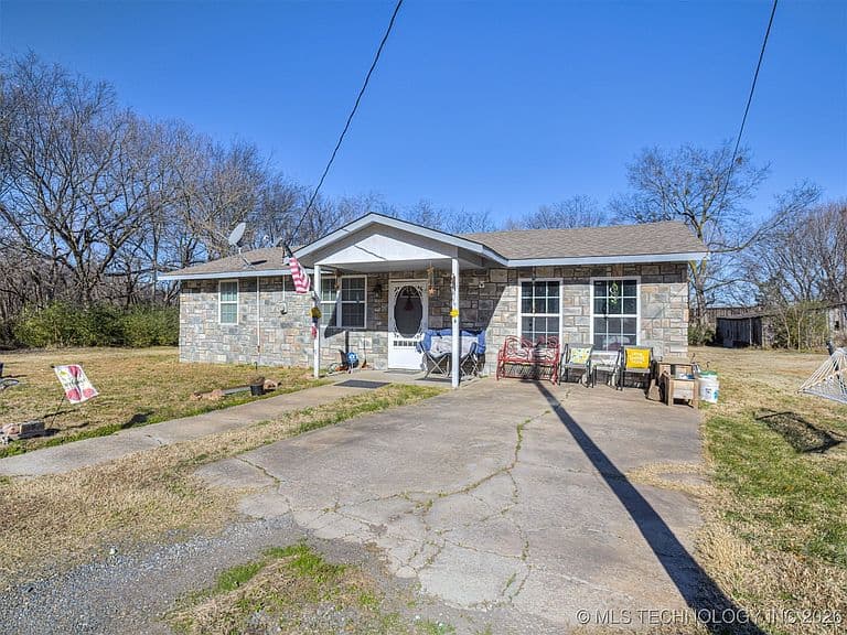 Listing photo 3