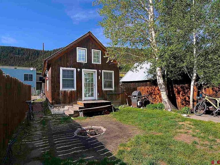 Listing photo 2