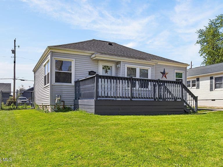 Listing photo 2