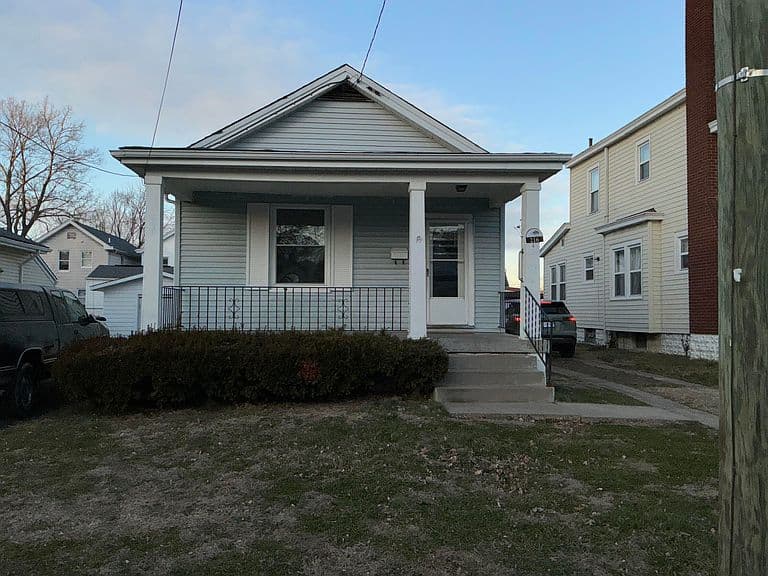 Listing photo 2