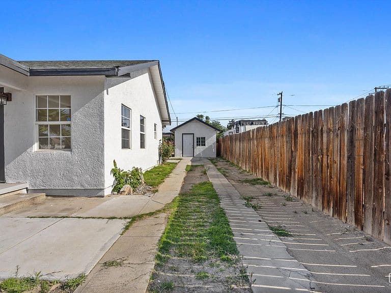 Listing photo 4