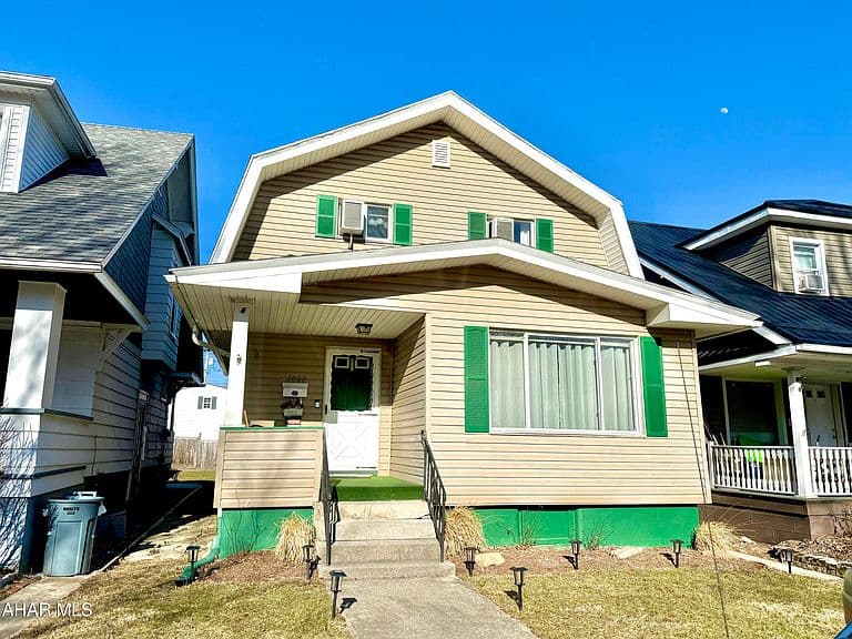 Listing photo 2