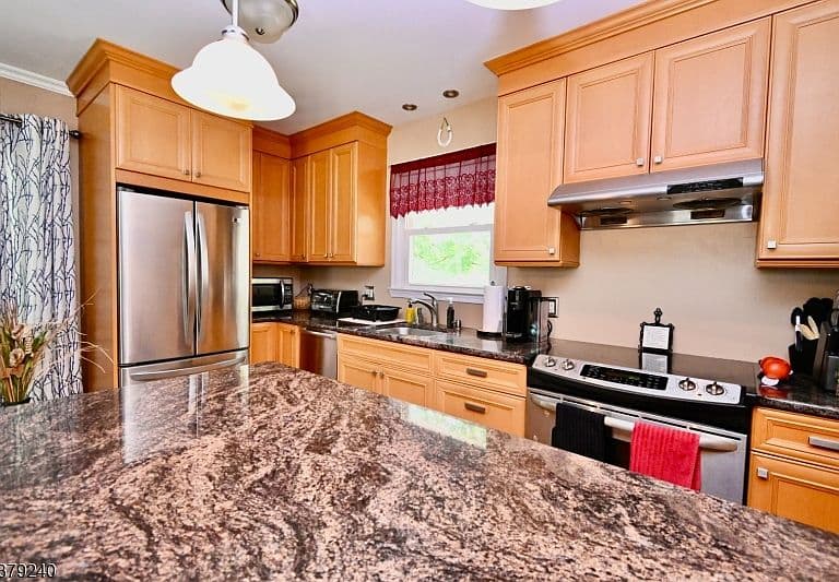 Listing photo 5