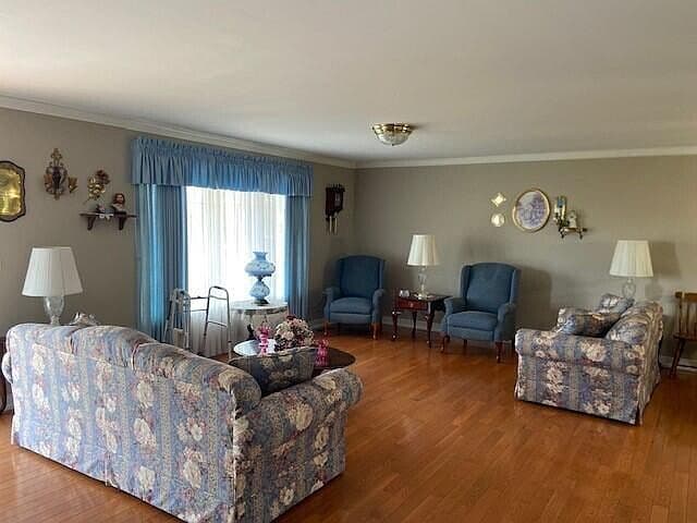Listing photo 3