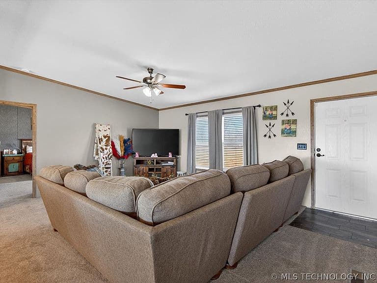 Listing photo 3
