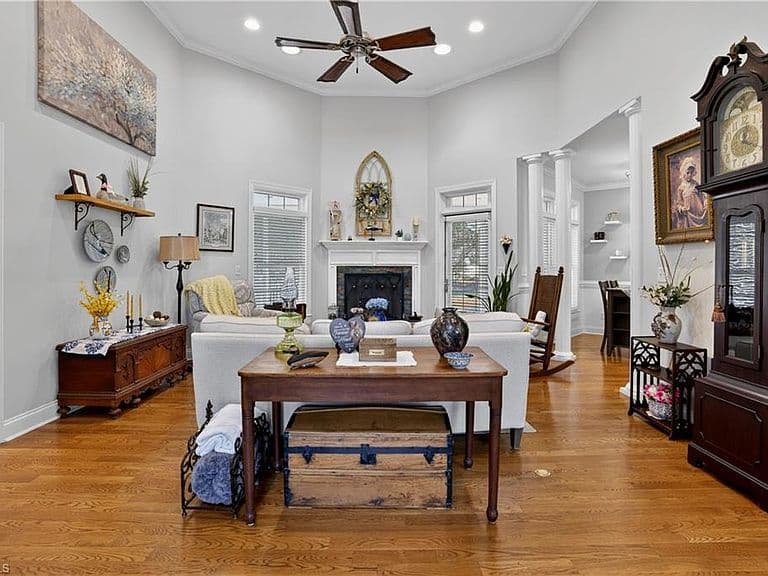 Listing photo 3