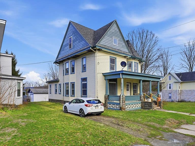 Listing photo 2