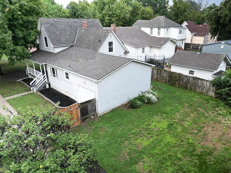 Listing photo 2