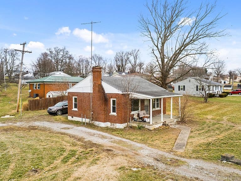 Listing photo 3