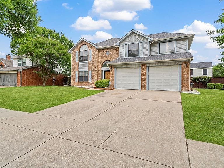 Listing photo 2