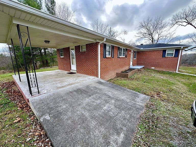 Listing photo 3