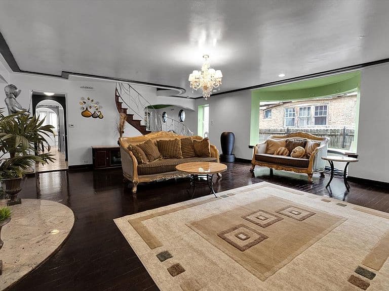 Listing photo 4