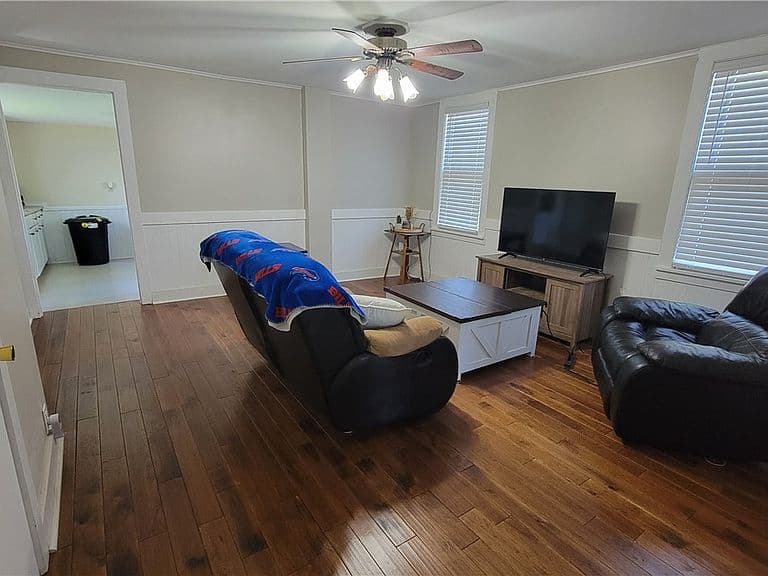 Listing photo 4