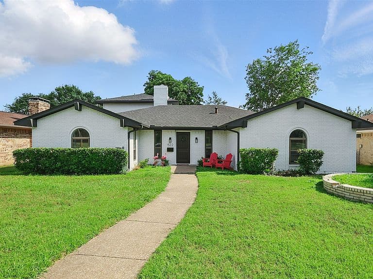 Listing photo 3