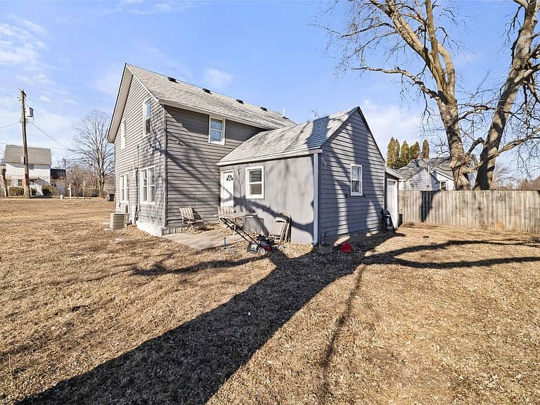 Listing photo 3