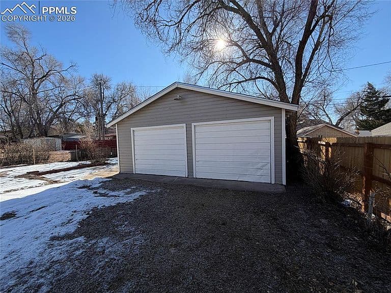 Listing photo 3