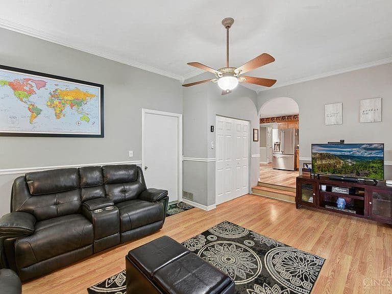 Listing photo 5