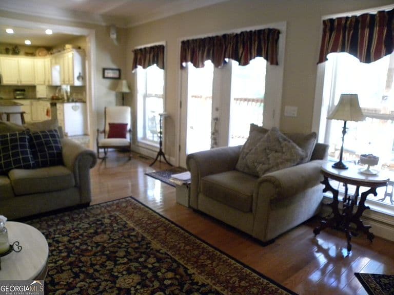 Listing photo 5
