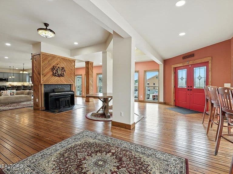 Listing photo 4
