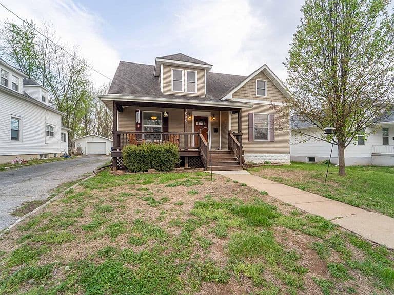 Listing photo 2
