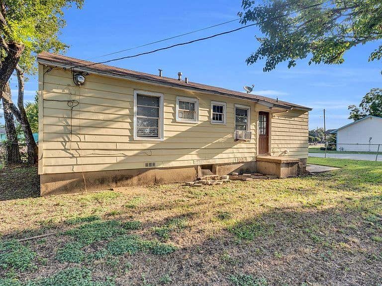 Listing photo 3
