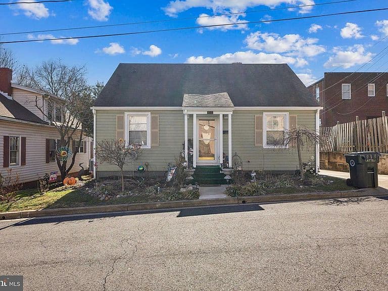 Listing photo 3