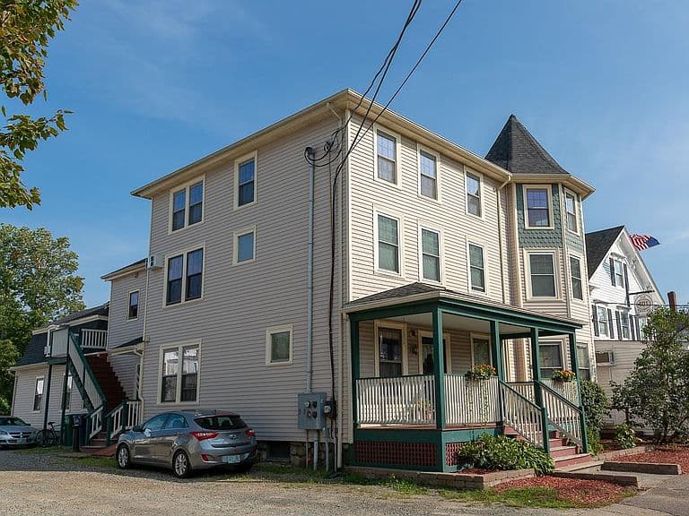 Listing photo 2