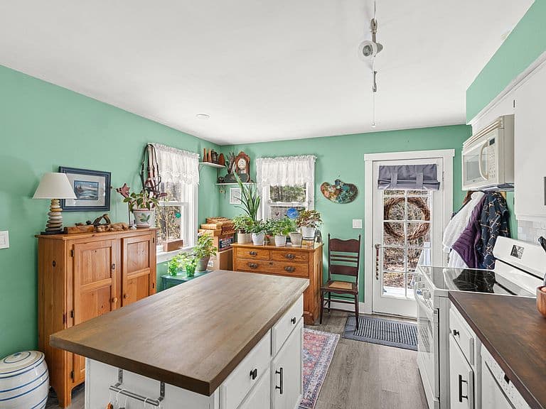 Listing photo 4