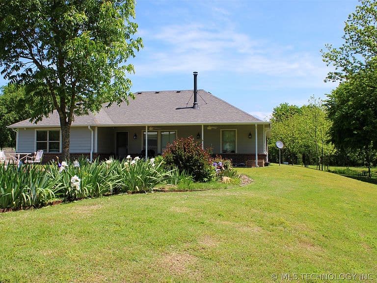 Listing photo 3