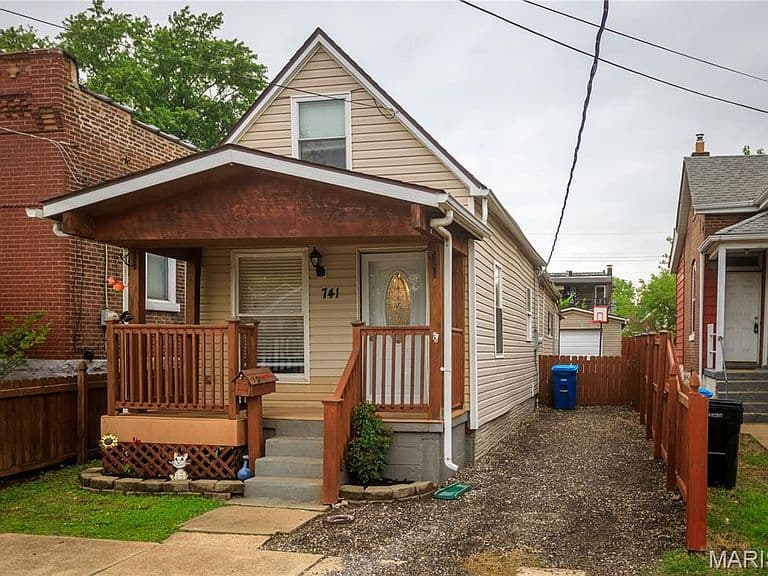 Listing photo 2