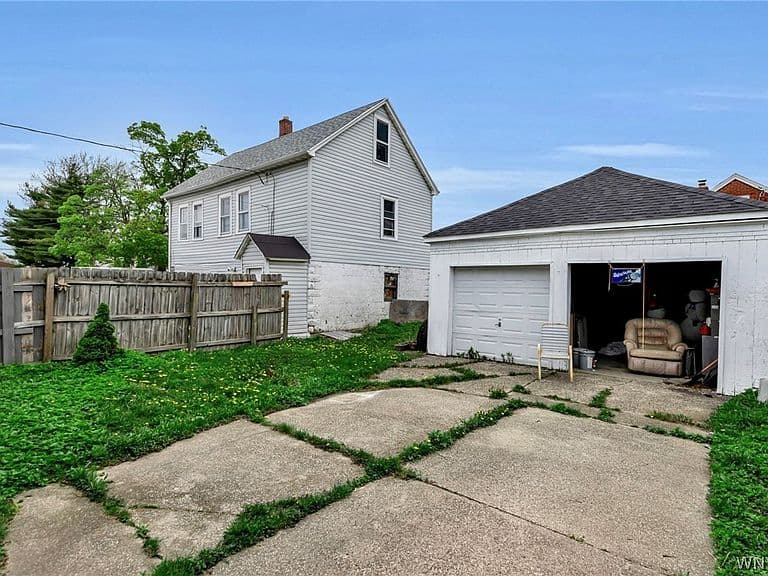 Listing photo 5