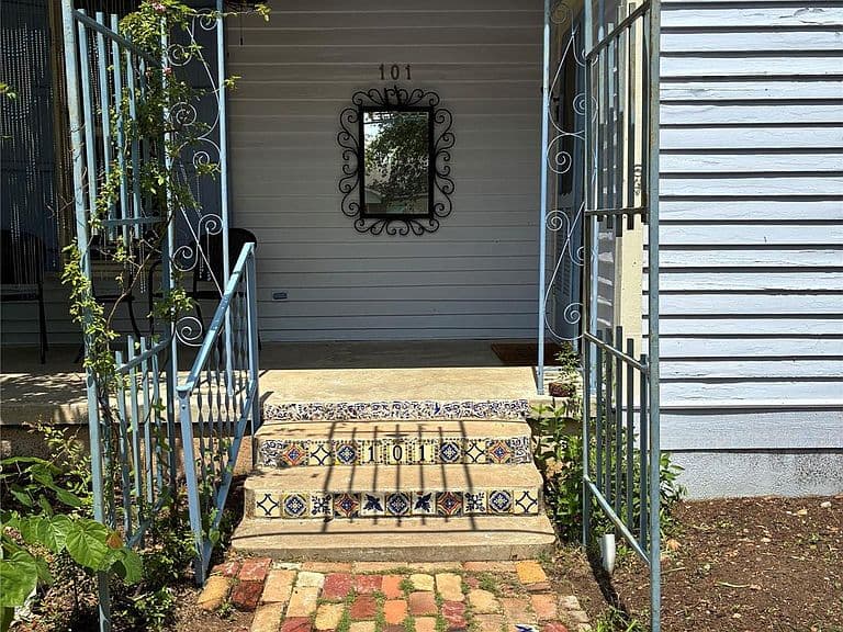 Listing photo 3