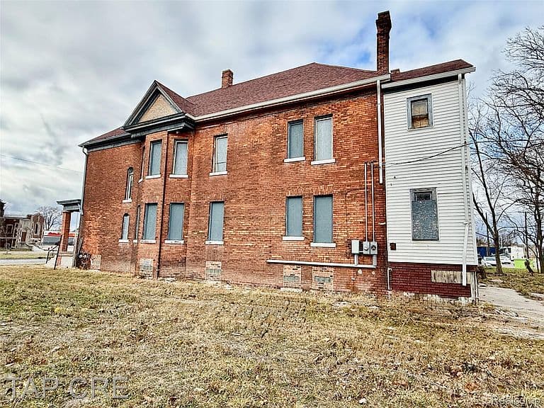Listing photo 3