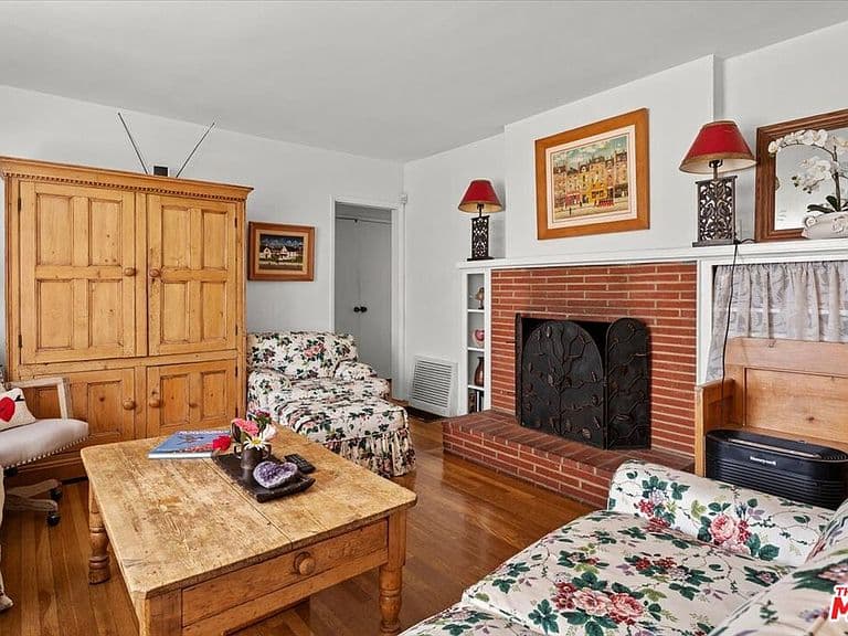 Listing photo 3