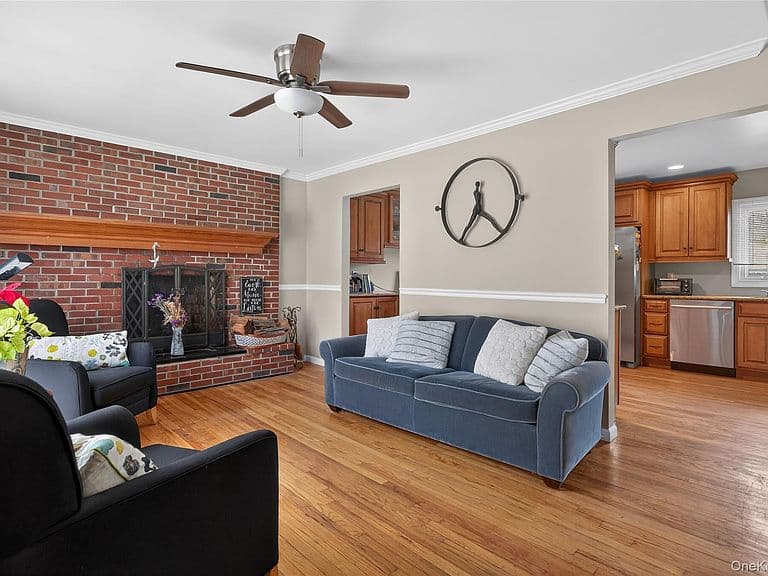 Listing photo 4