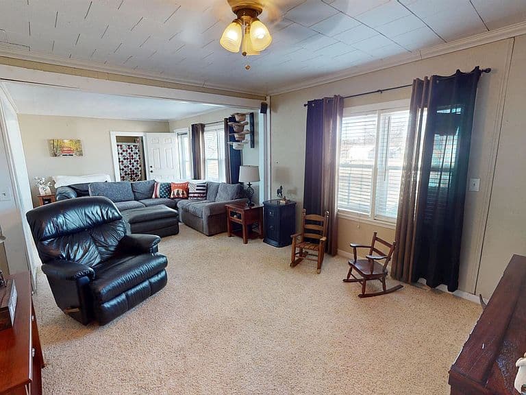 Listing photo 4