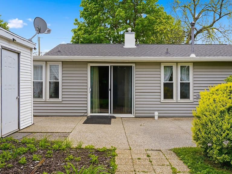 Listing photo 3