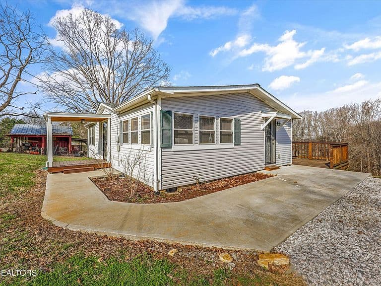 Listing photo 4