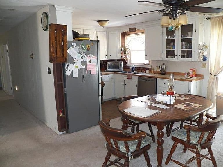 Listing photo 3