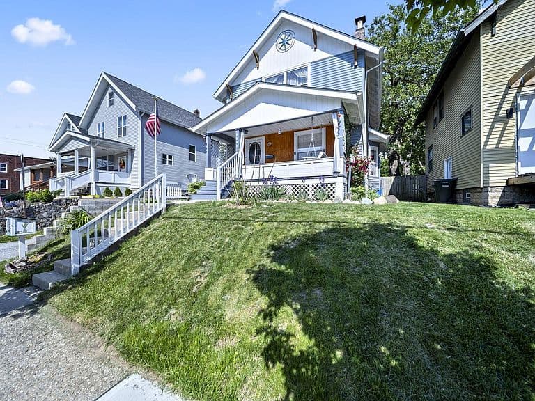Listing photo 3