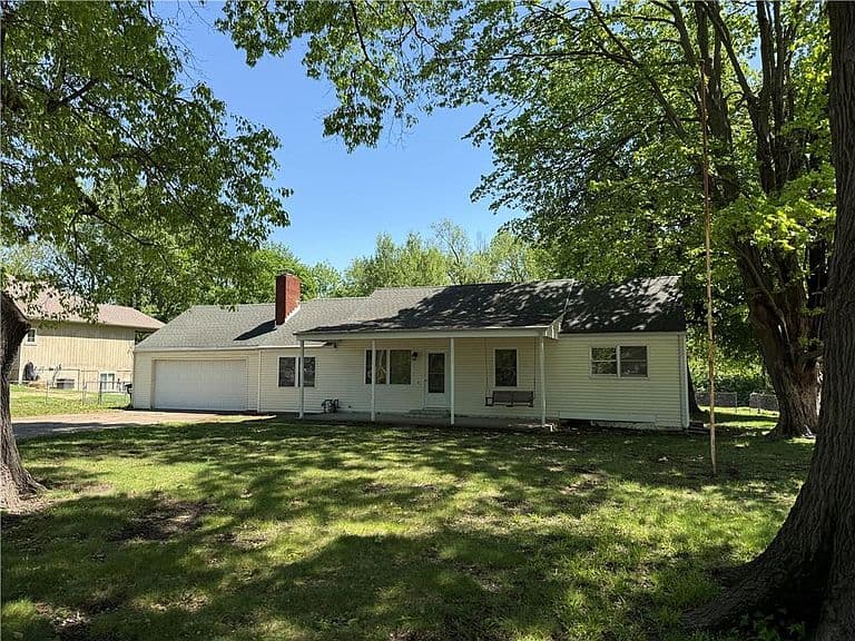 Listing photo 3