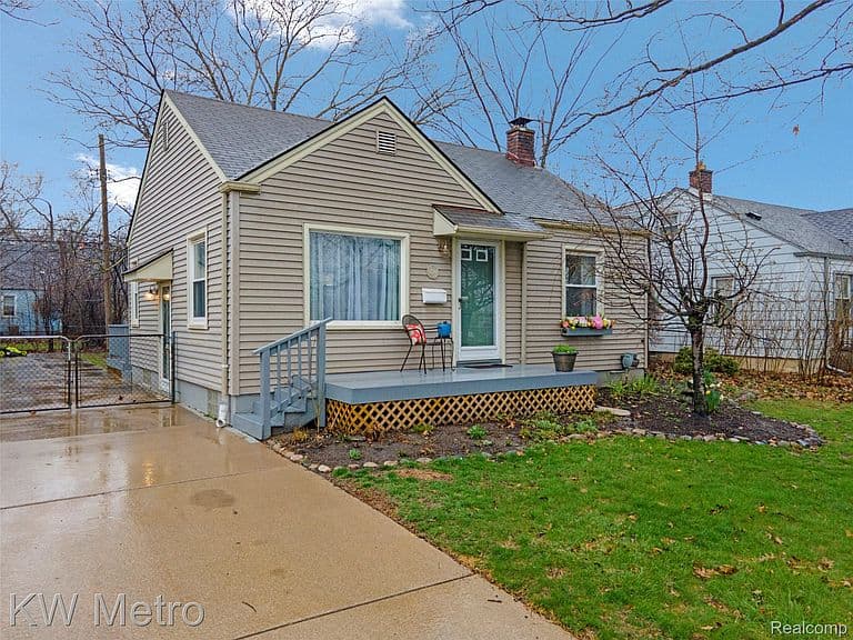 Listing photo 2
