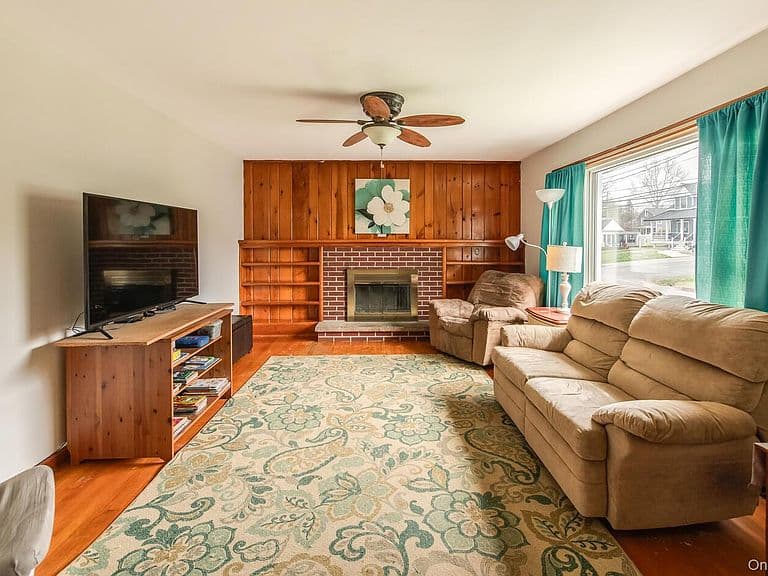 Listing photo 4