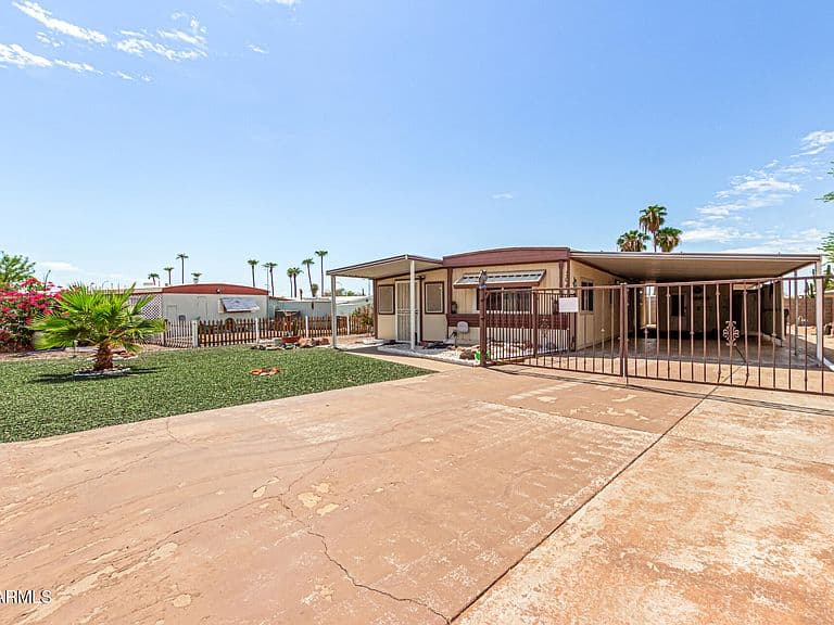 Listing photo 3