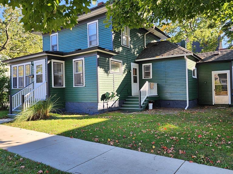Listing photo 2