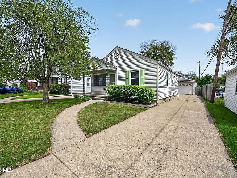 Listing photo 4