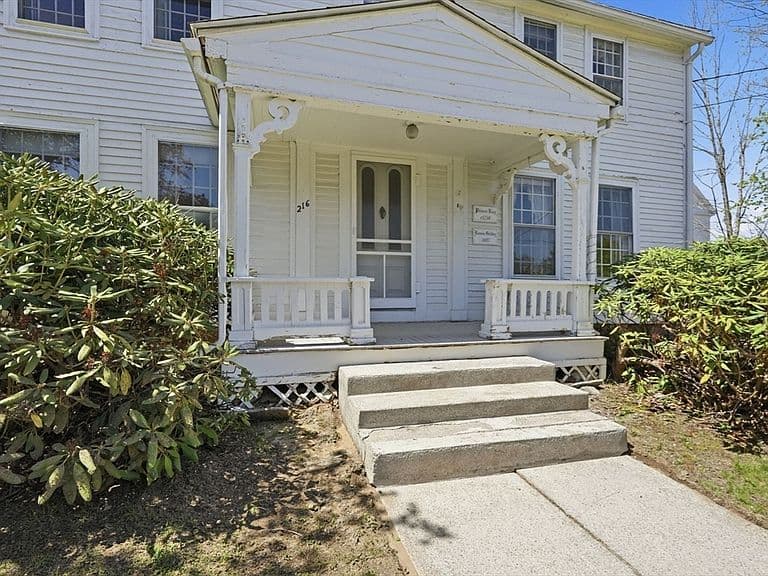 Listing photo 4