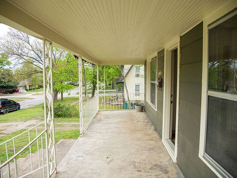 Listing photo 2