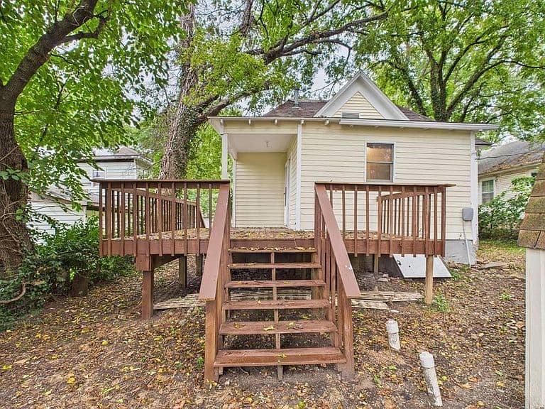 Listing photo 2