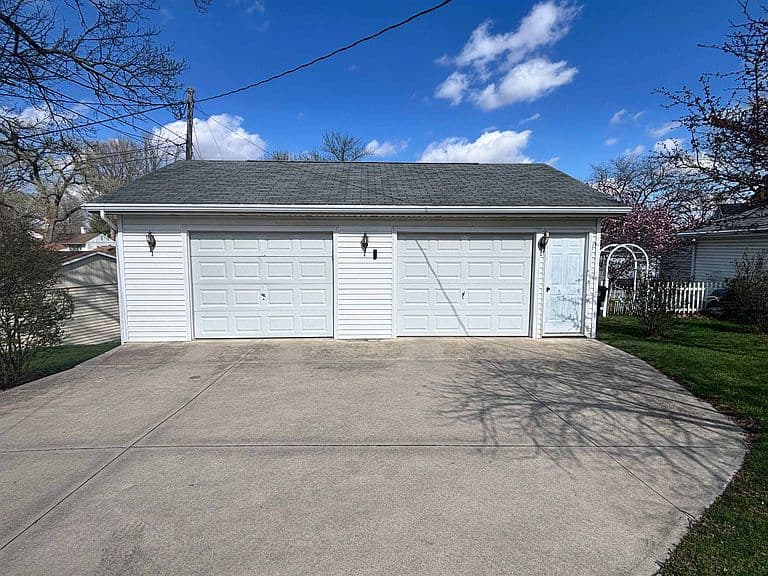 Listing photo 5